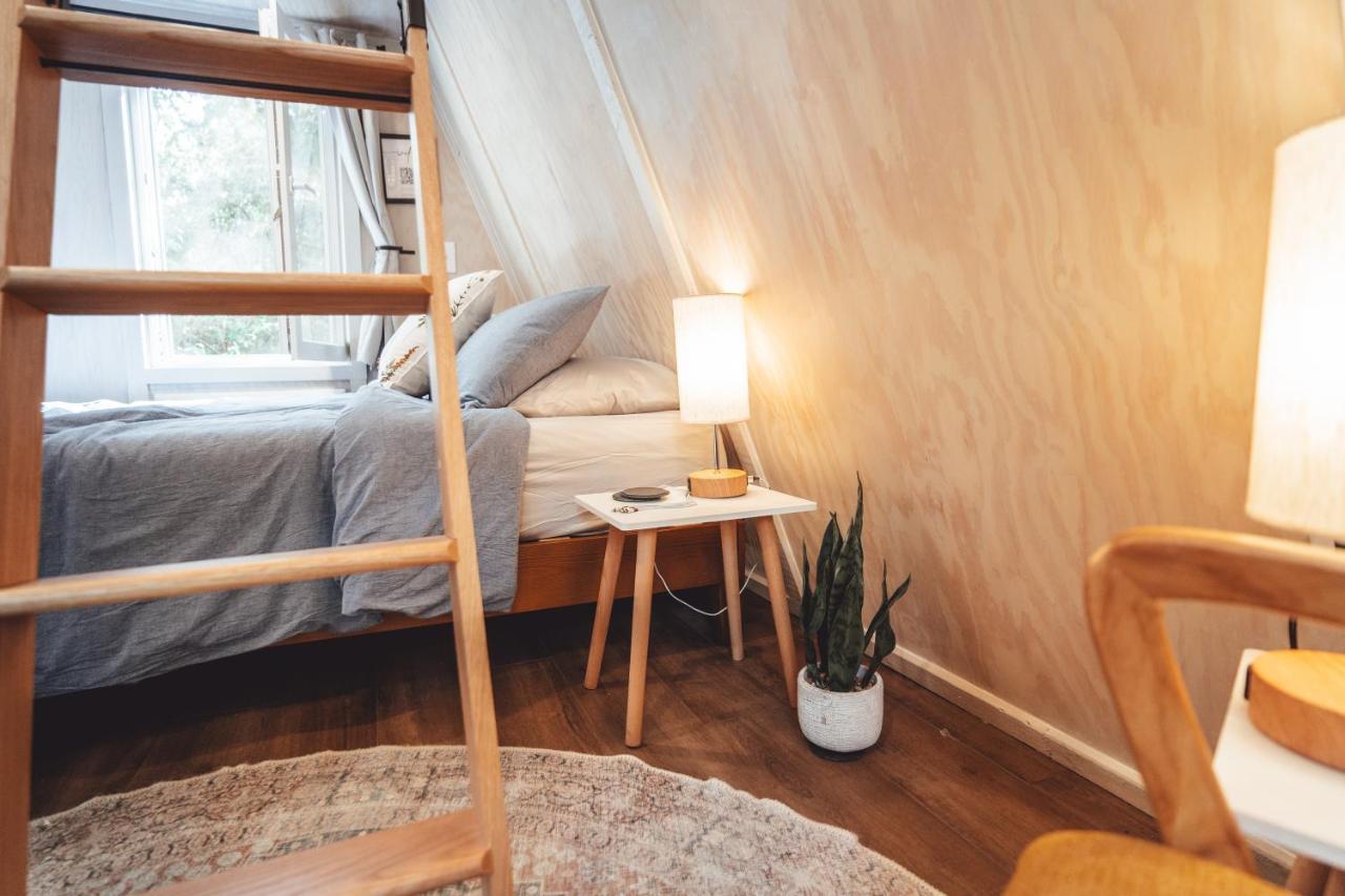 Апартаменты Blue Brambler Glamping A-Frame Rockbridge Экстерьер фото